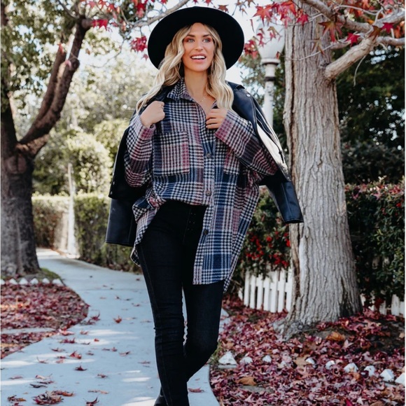 Vici Pima Relaxed Houndstooth Button Down Shirt - Picture 3 of 9